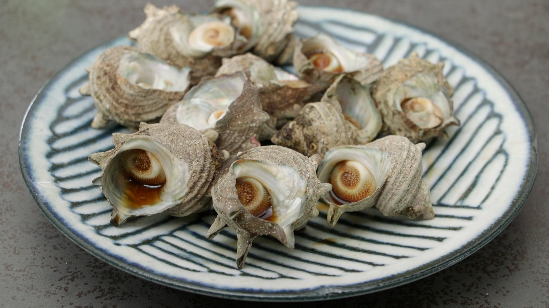 レンジで簡単！ サザエのつぼ焼き